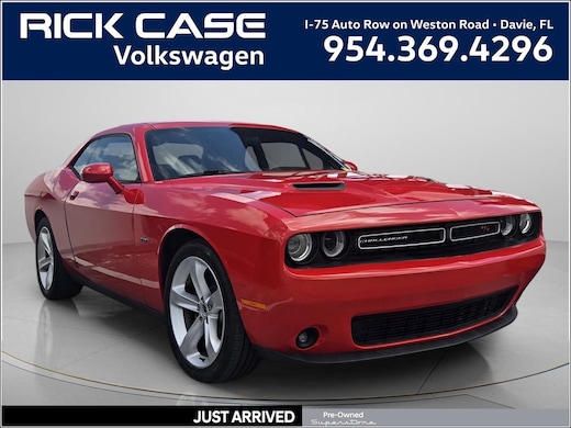2016 Dodge Challenger media 1