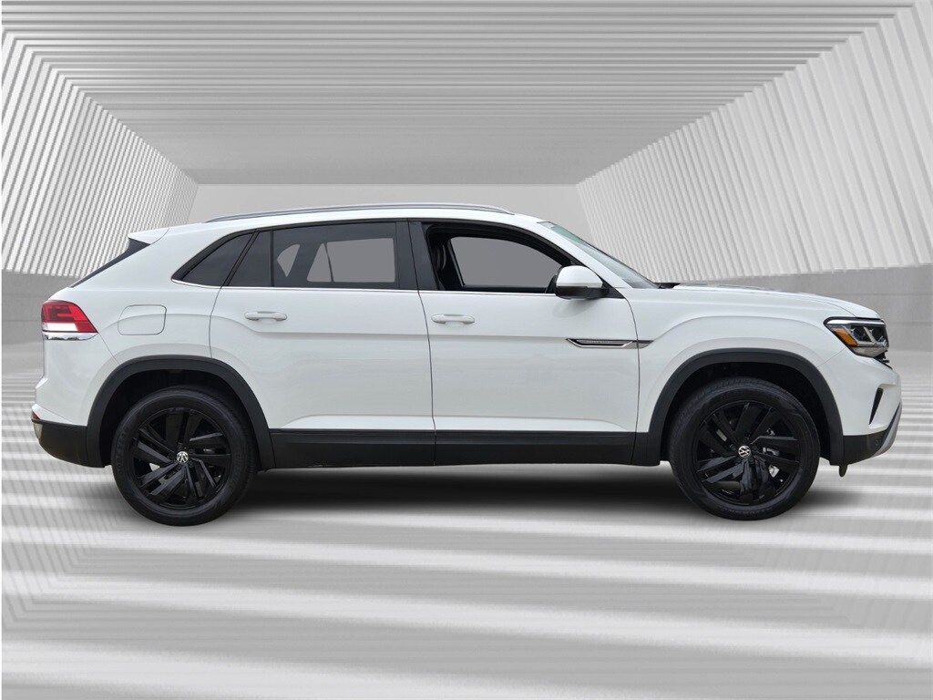 2022 Volkswagen Atlas Cross Sport SE Technology photo 2