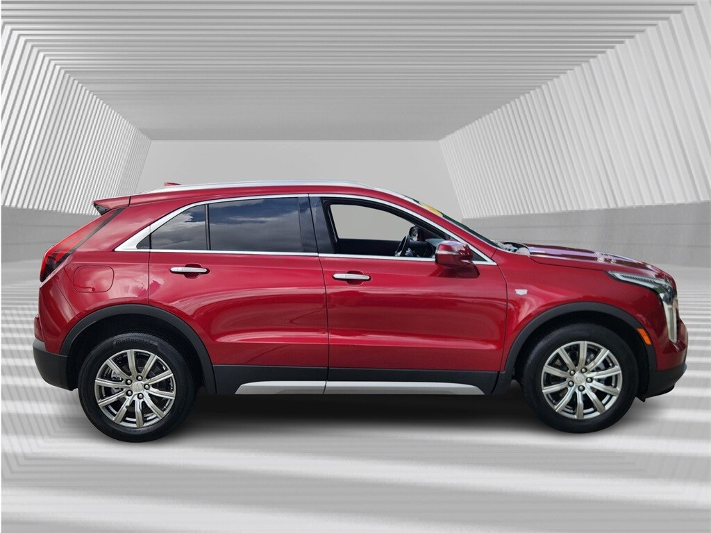 2021 Cadillac XT4 Premium Luxury photo 2