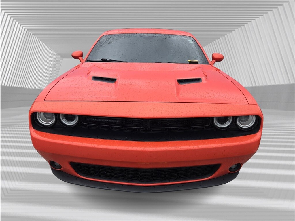 2018 Dodge Challenger SXT photo 2
