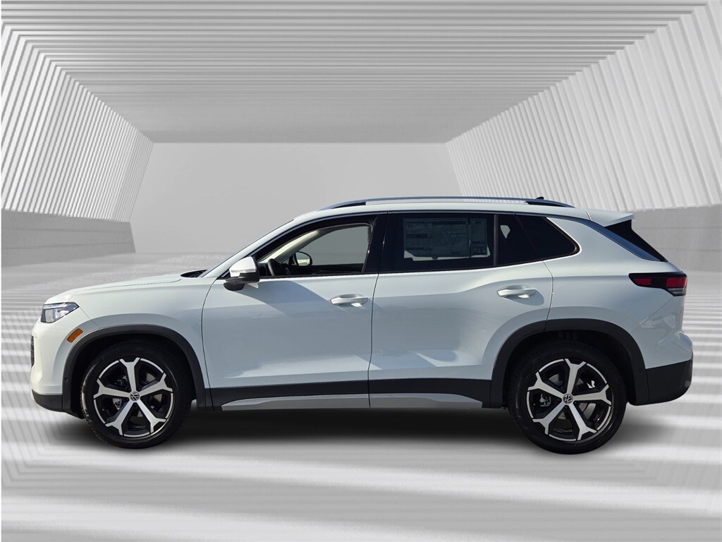 2026 Volkswagen Tiguan SE photo 2