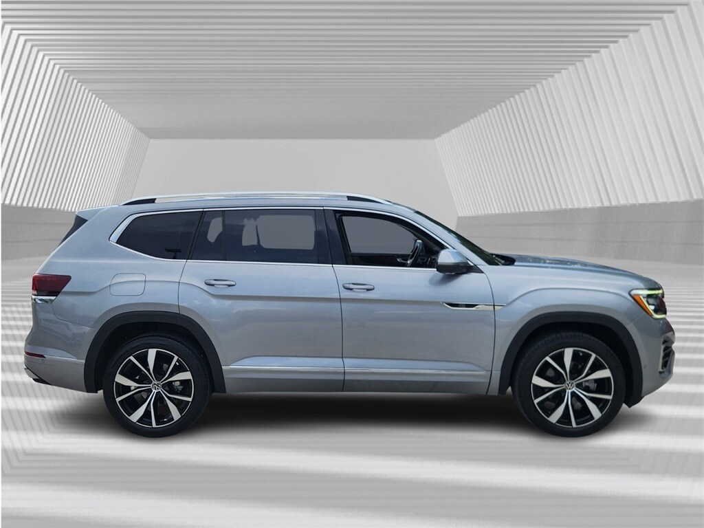 2024 Volkswagen Atlas SEL Premium R-Line photo 2