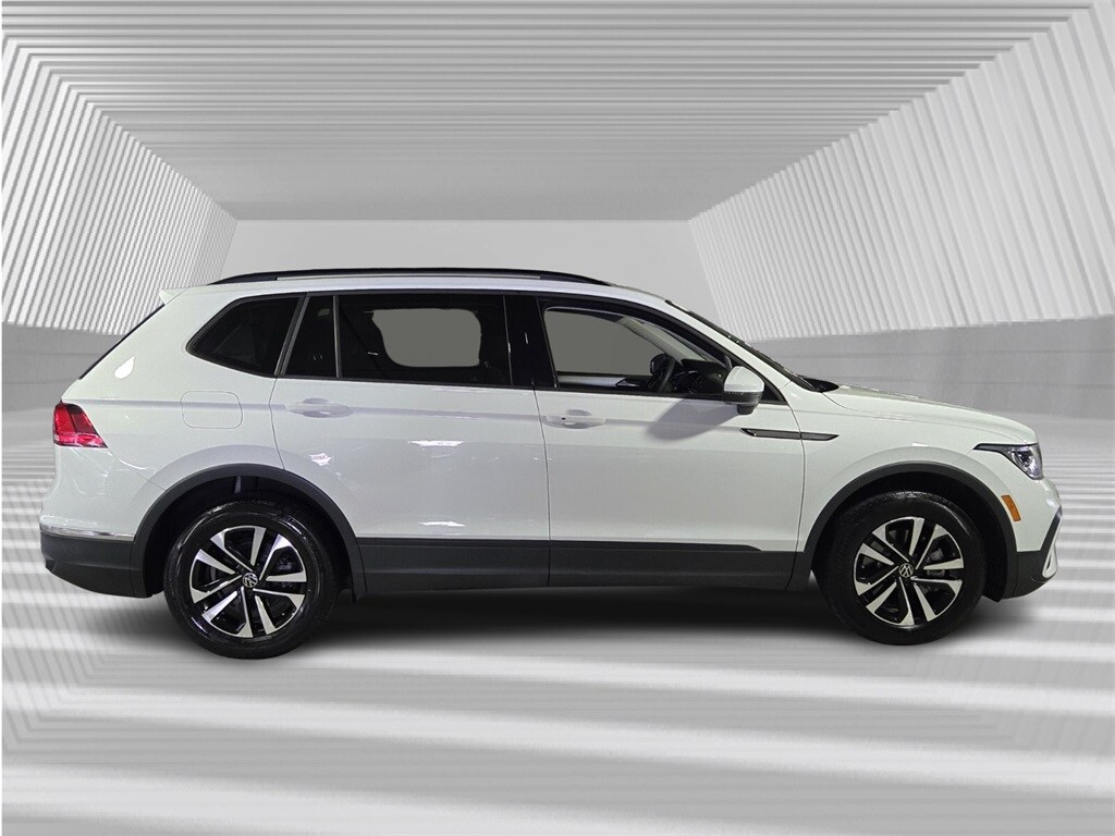 2023 Volkswagen Tiguan S photo 2