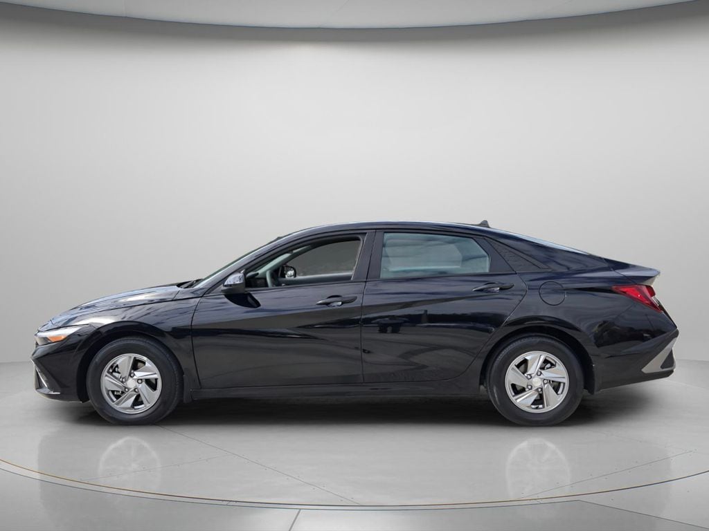 Used 2025 Hyundai Elantra SE Sedan