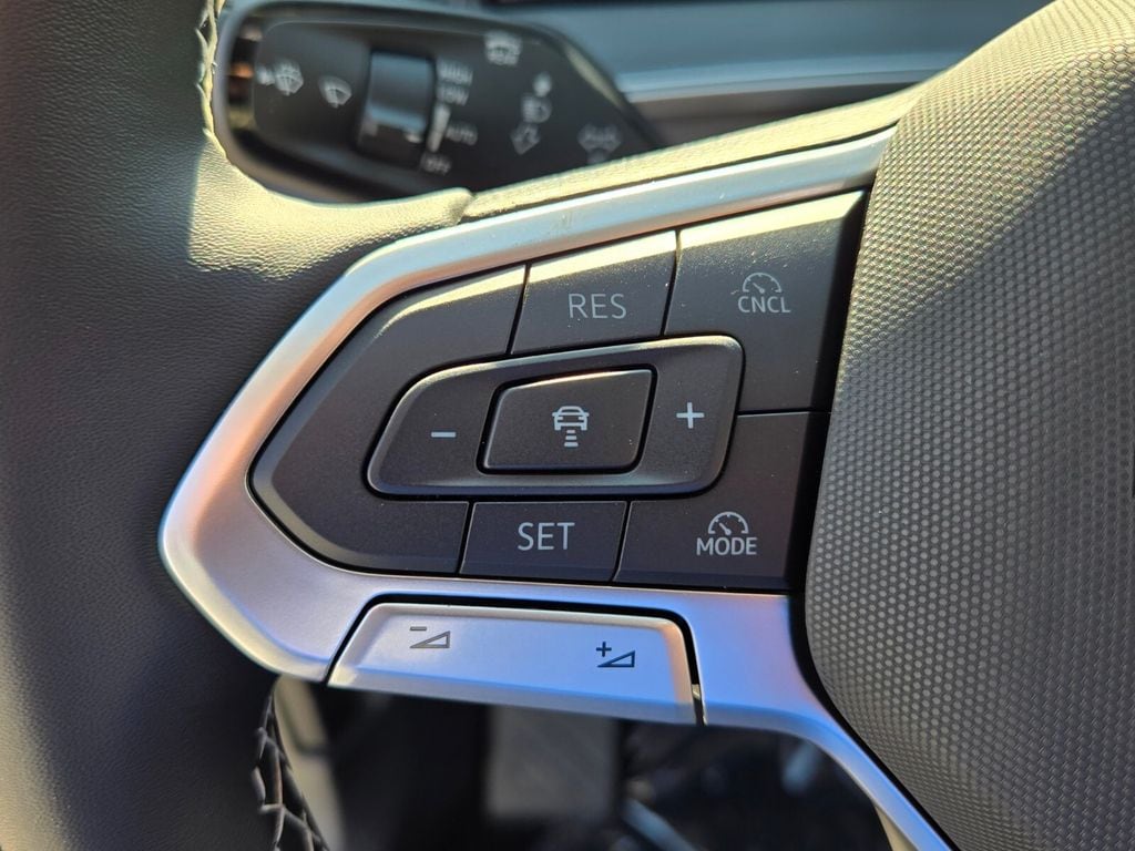 2026 Volkswagen Tiguan SE - Photo 11