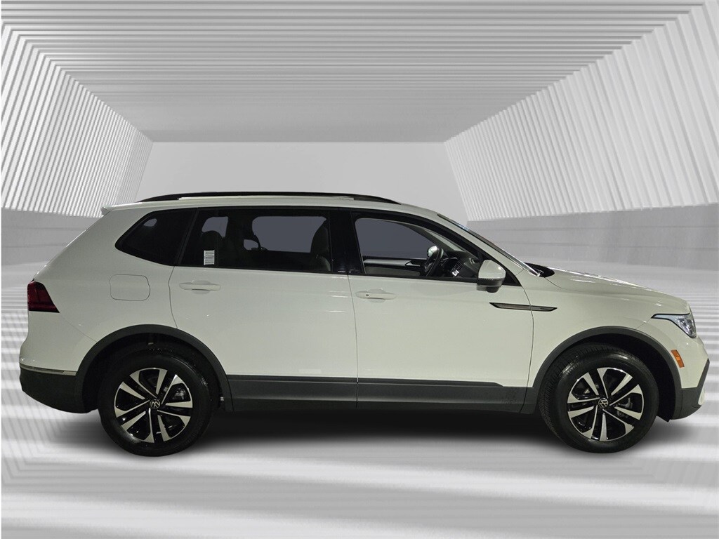 2022 Volkswagen Tiguan S photo 2