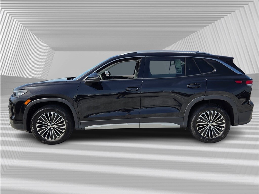 2025 Volkswagen Tiguan S photo 2