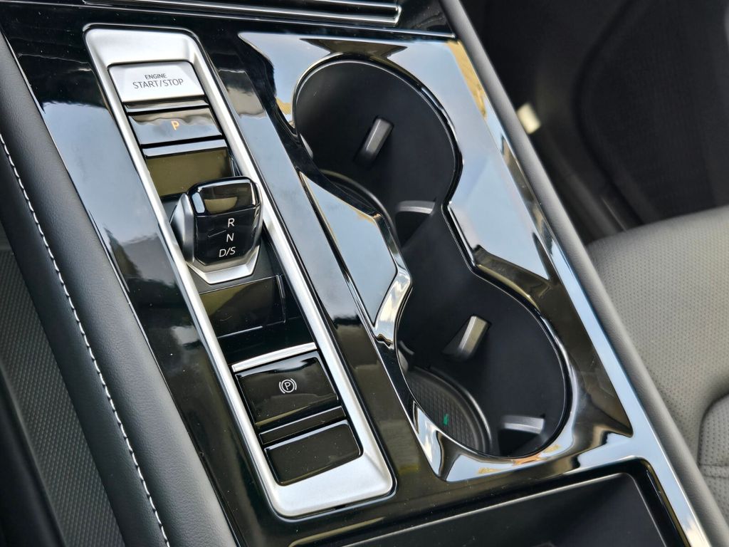 2026 Volkswagen Atlas SE w/Tech - Photo 10