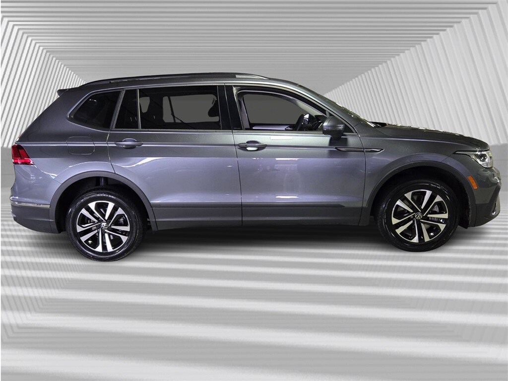 2022 Volkswagen Tiguan S photo 2