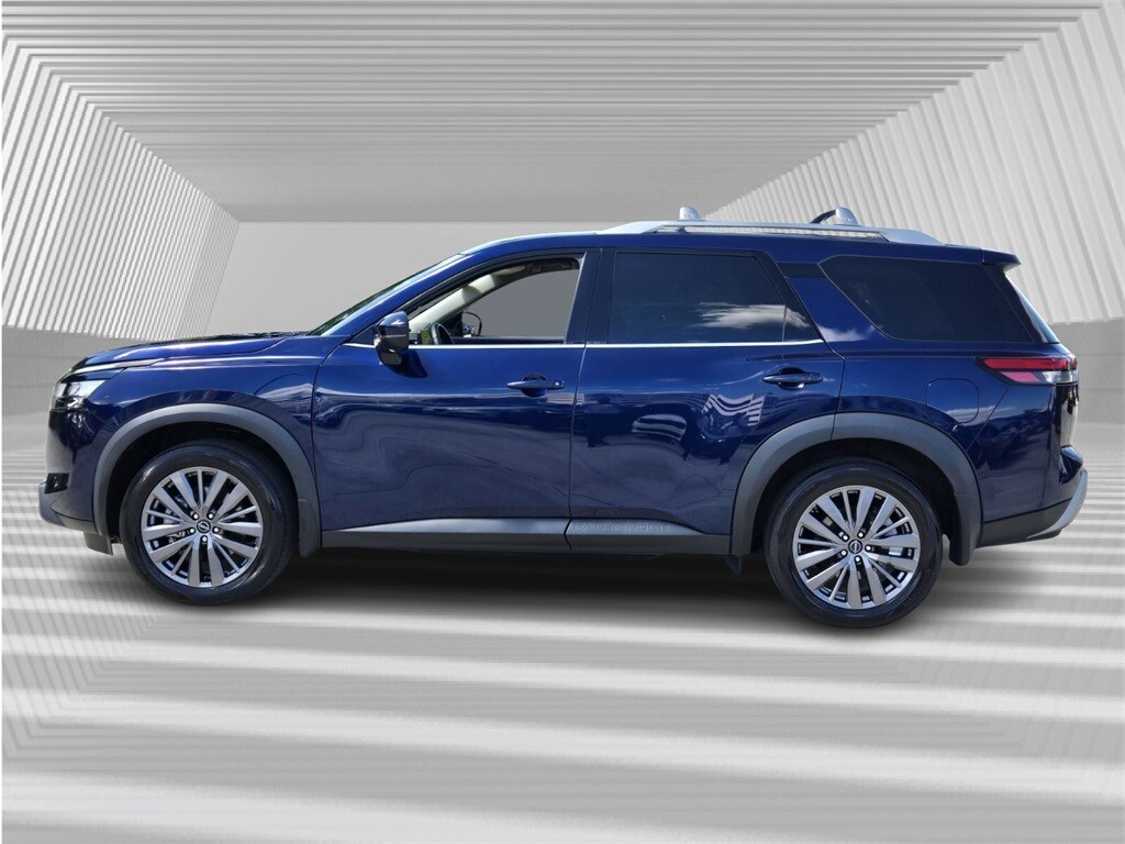 2023 Nissan Pathfinder SL photo 3