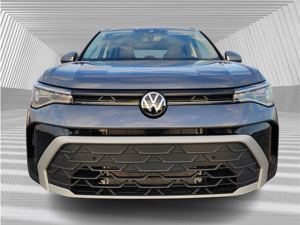 2025 Volkswagen Taos SE photo 3