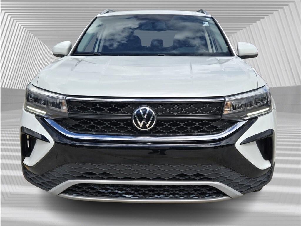 2022 Volkswagen Taos SE photo 3