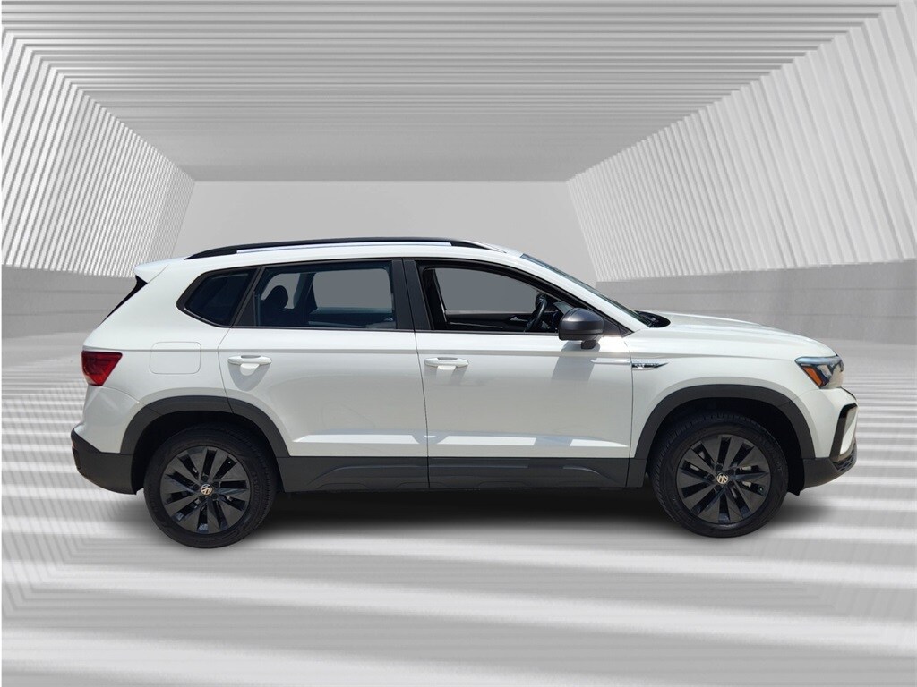 2022 Volkswagen Taos S photo 2