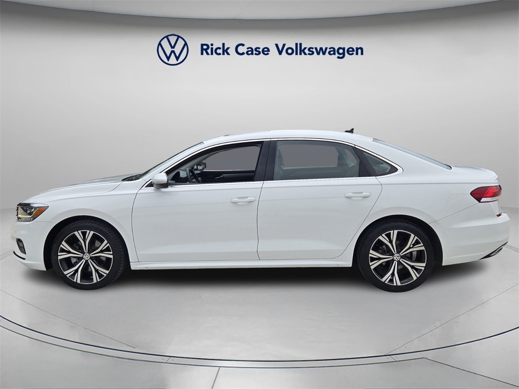 Certified 2022 Volkswagen Passat 2.0T SE Sedan