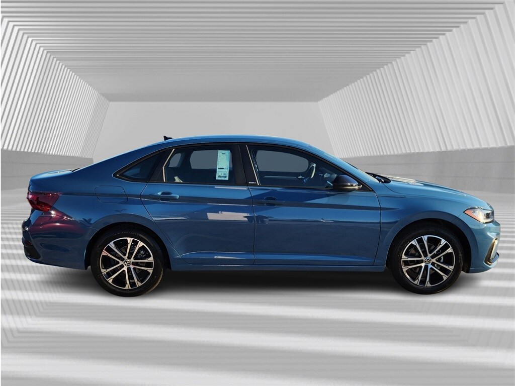 2025 Volkswagen Jetta 1.5T Sport photo 3