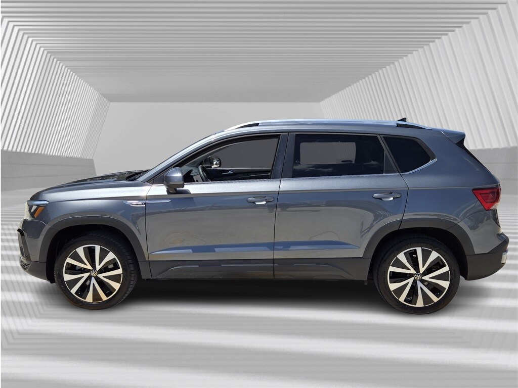 2023 Volkswagen Taos SE photo 2