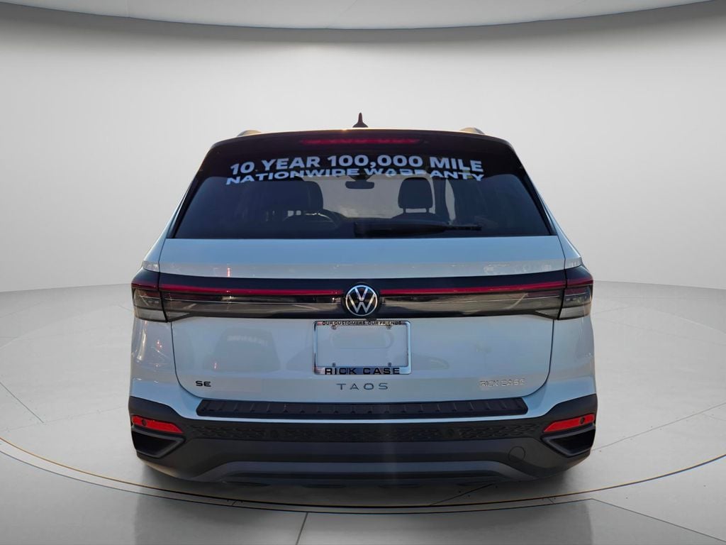 New 2026 Volkswagen Taos 1.5T SE Black SUV