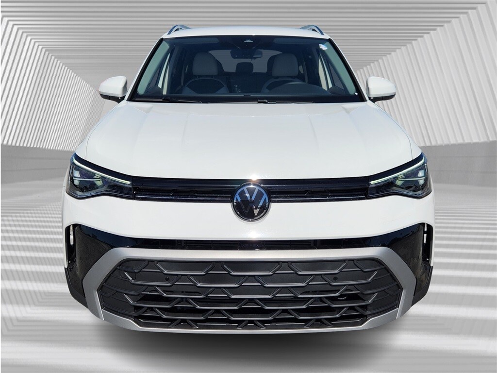 2025 Volkswagen Taos SE photo 2