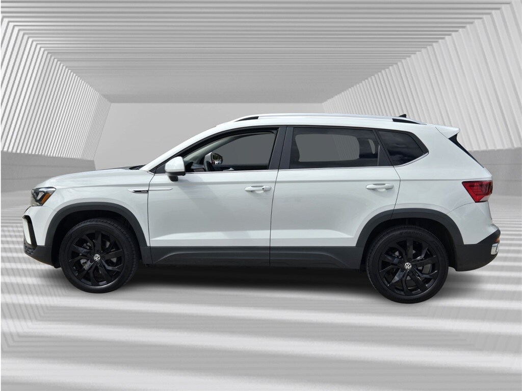 2022 Volkswagen Taos SE photo 2