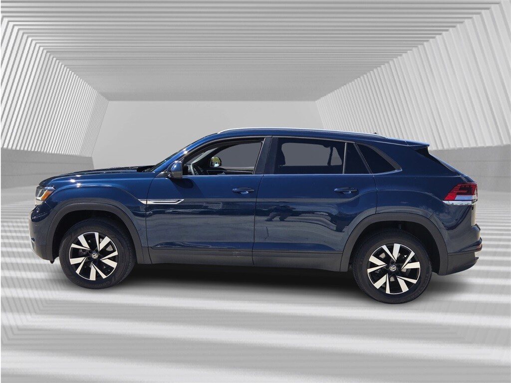 2022 Volkswagen Atlas Cross Sport SE photo 2