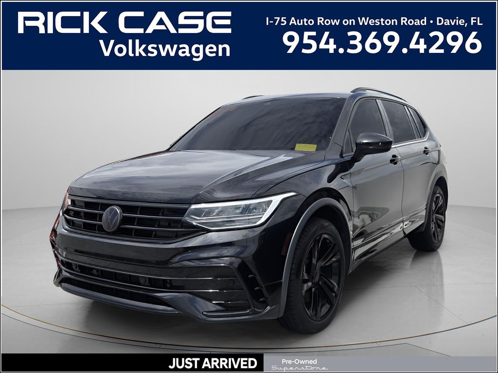 2023 Volkswagen Tiguan 2.0T SE R-Line Black's photo
