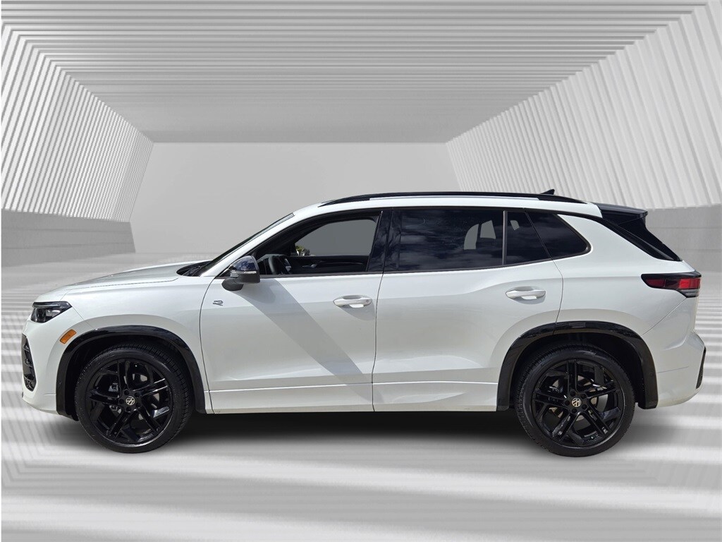 2025 Volkswagen Tiguan SE R-Line Black photo 2