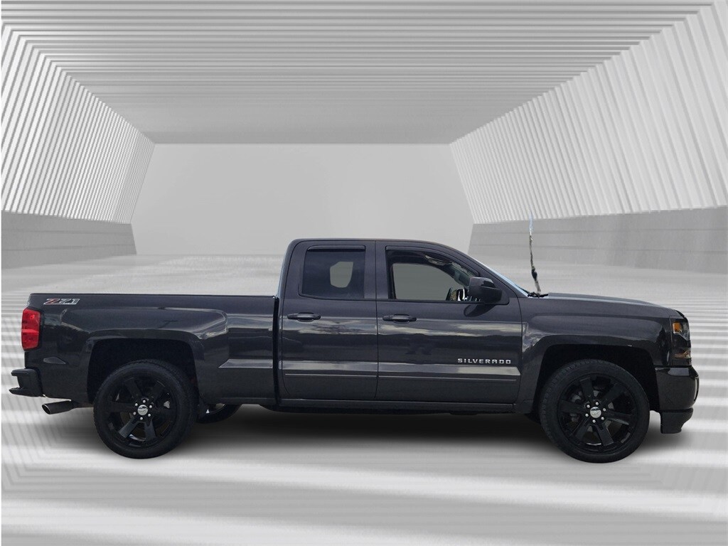 2016 Chevrolet Silverado 1500 LT photo 2