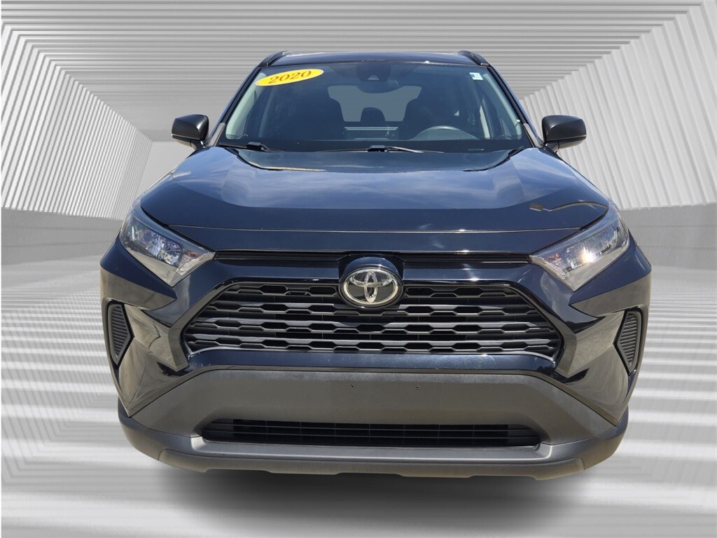2020 Toyota RAV4 LE photo 3