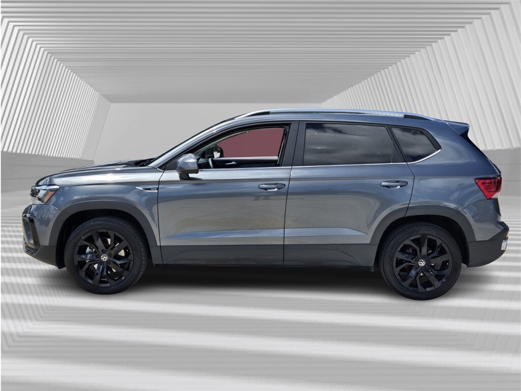 2023 Volkswagen Taos SE photo 2