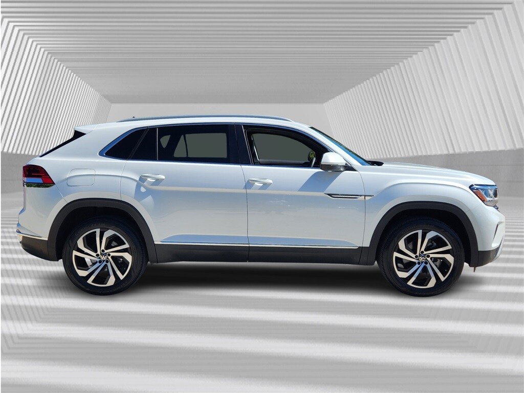 2022 Volkswagen Atlas Cross Sport SEL photo 2