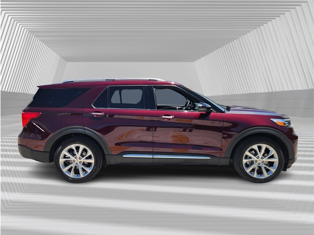 2022 Ford Explorer Platinum photo 2