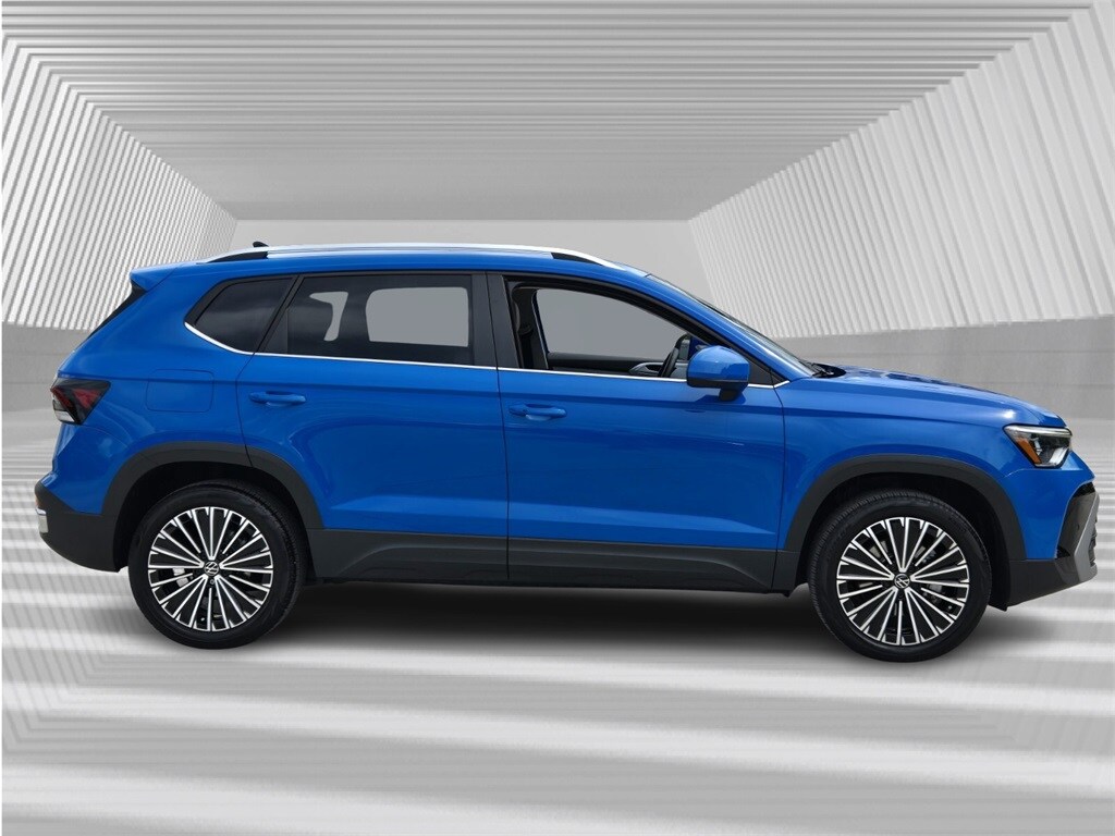 2025 Volkswagen Taos SE photo 2