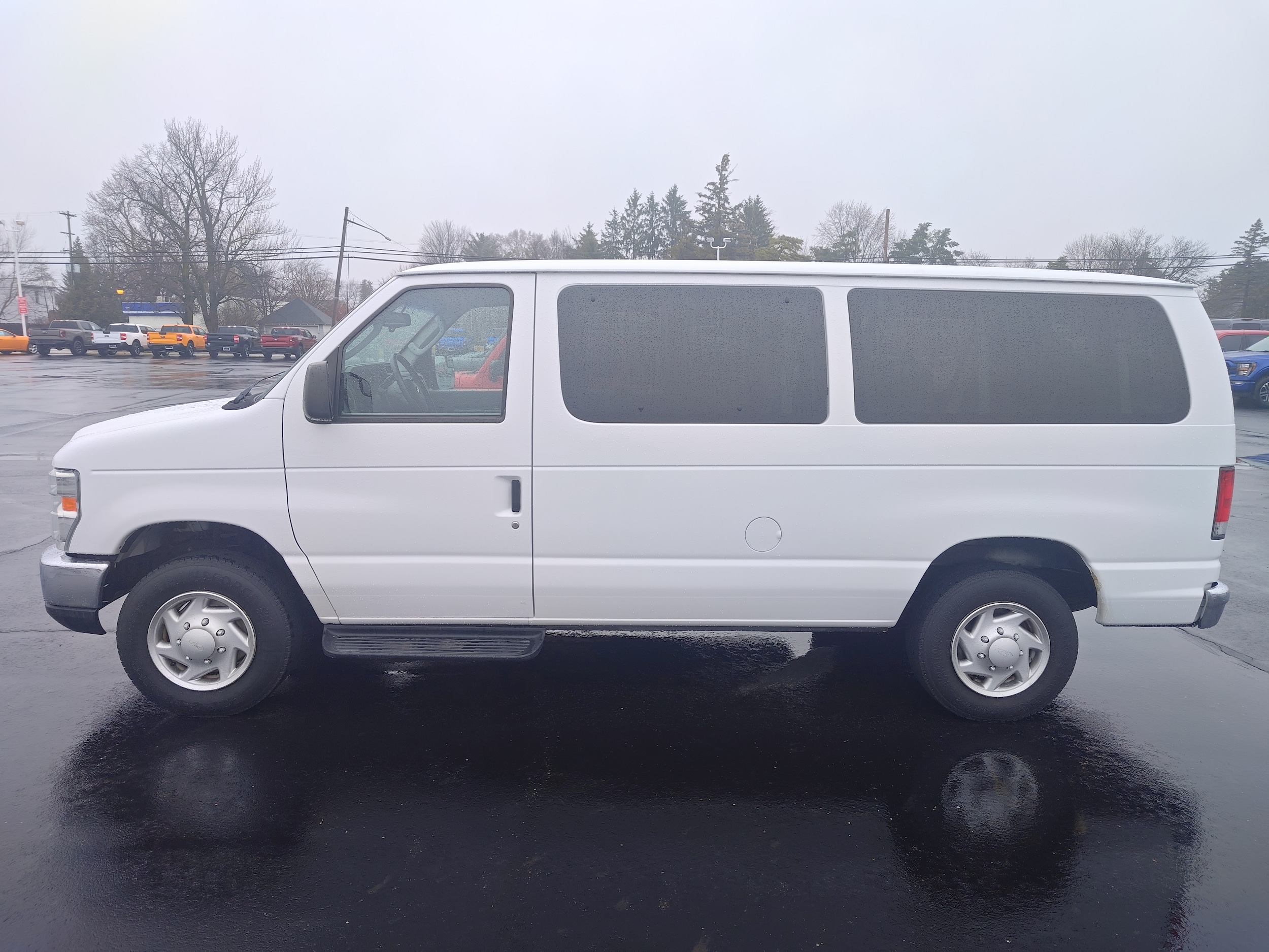 2014 Ford E-Series Econoline Wagon XLT