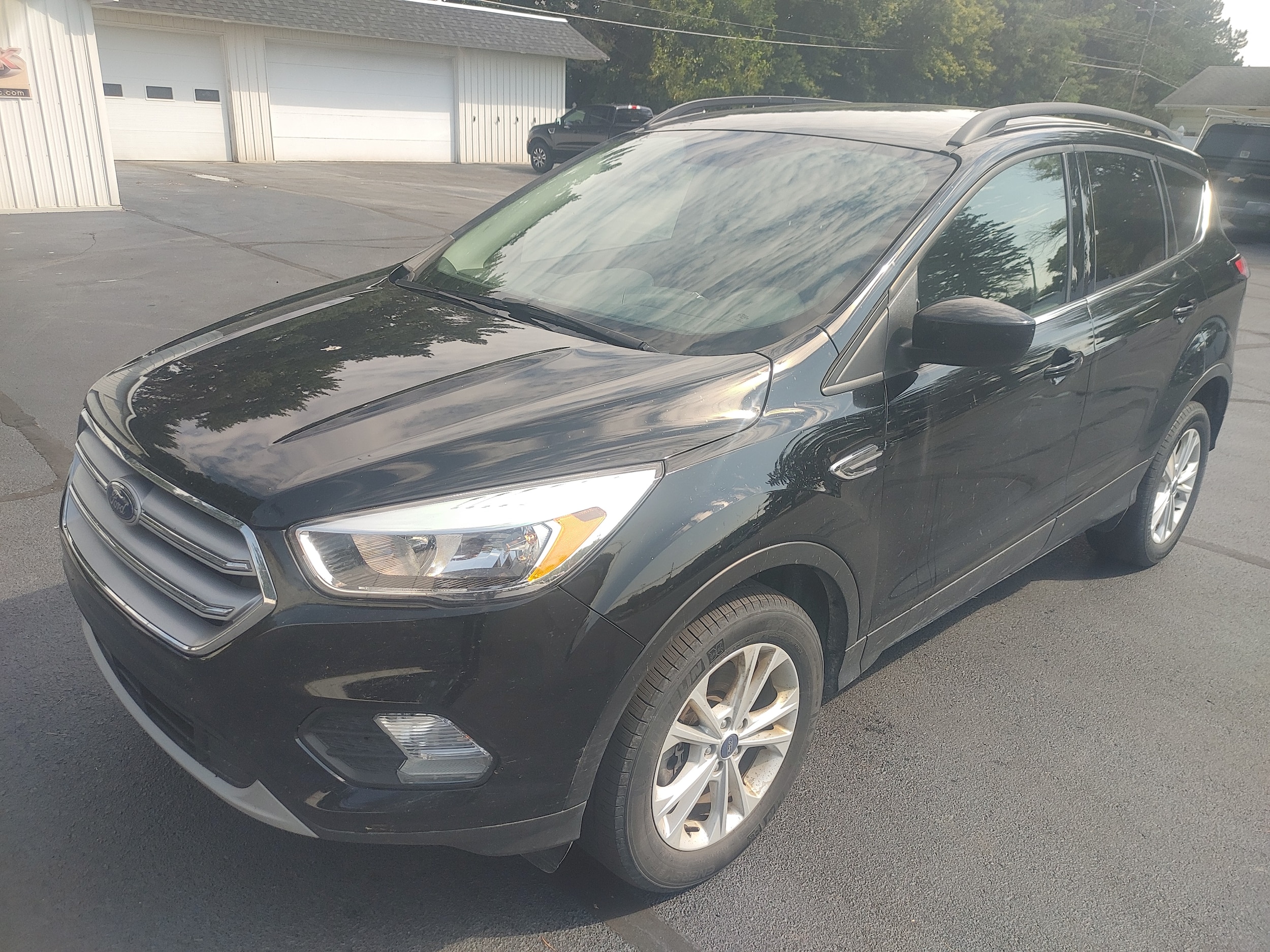 Used 2018 Ford Escape SE with VIN 1FMCU9GD7JUB54032 for sale in Hemlock, MI