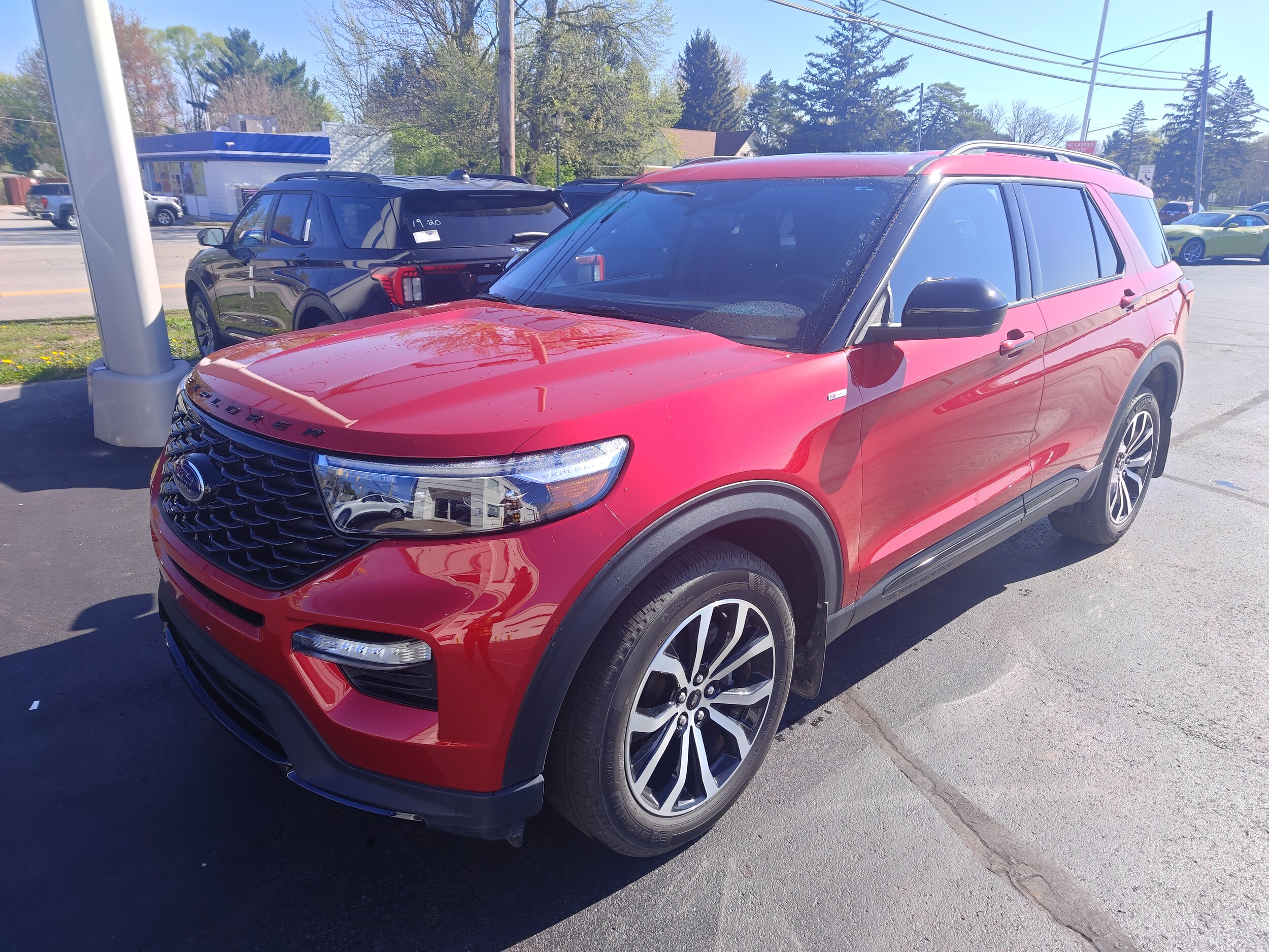 2023 Ford Explorer ST-Line photo 2