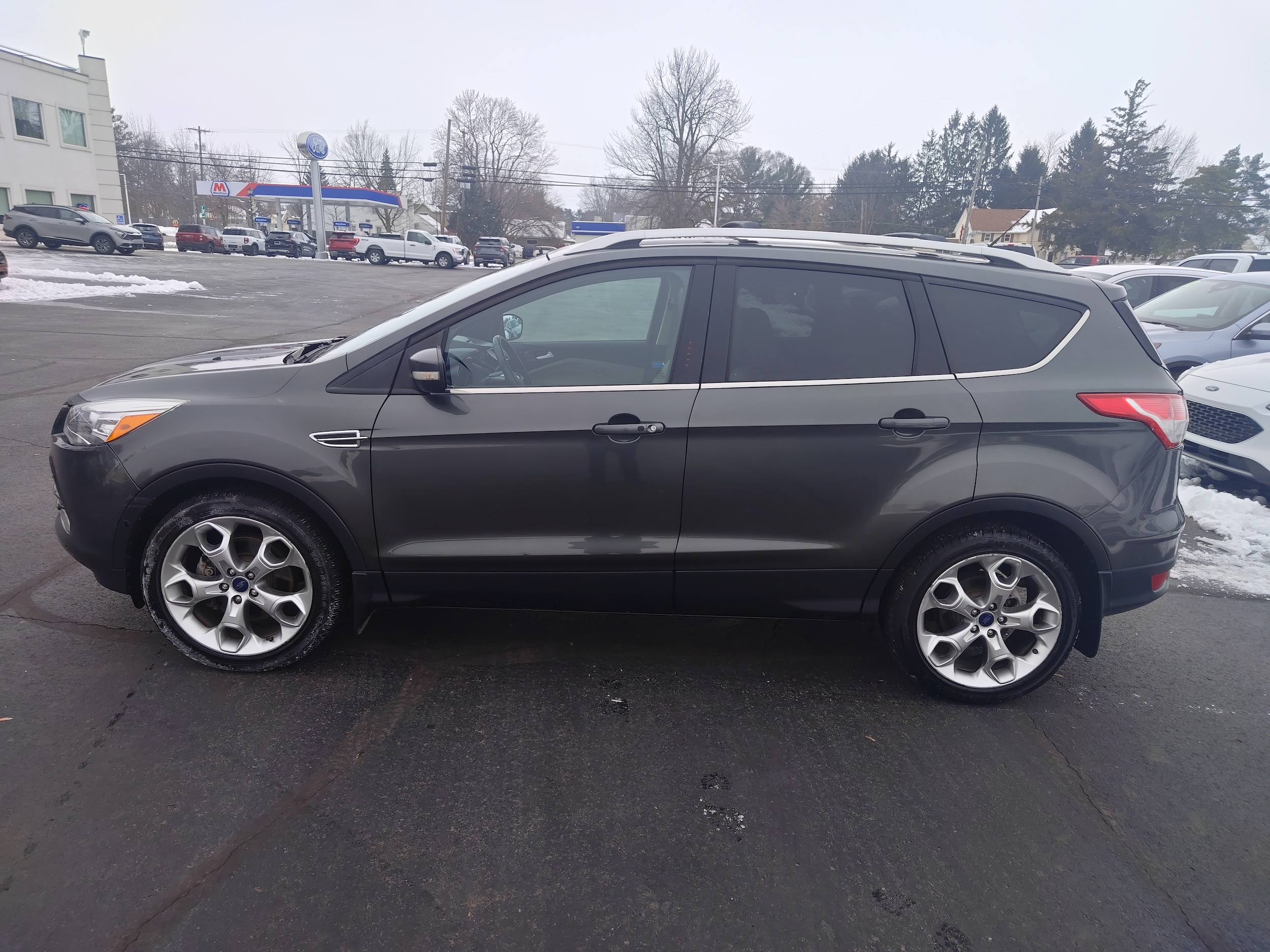 2016 Ford Escape Titanium's photo