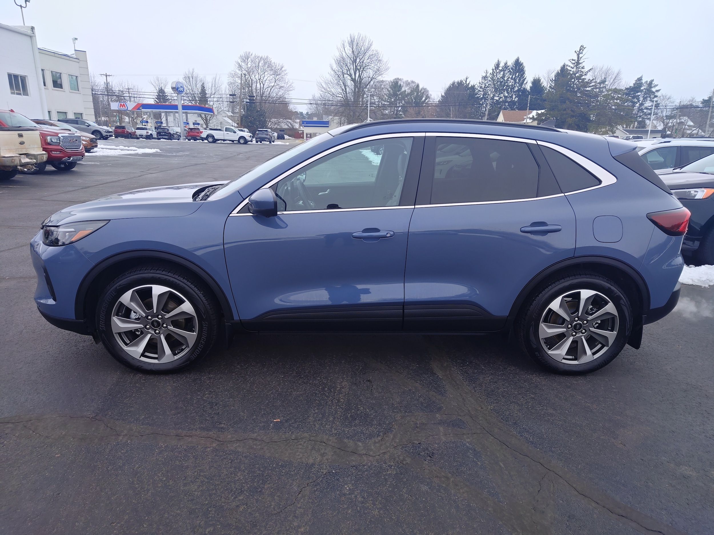 2025 Ford Escape Platinum's photo