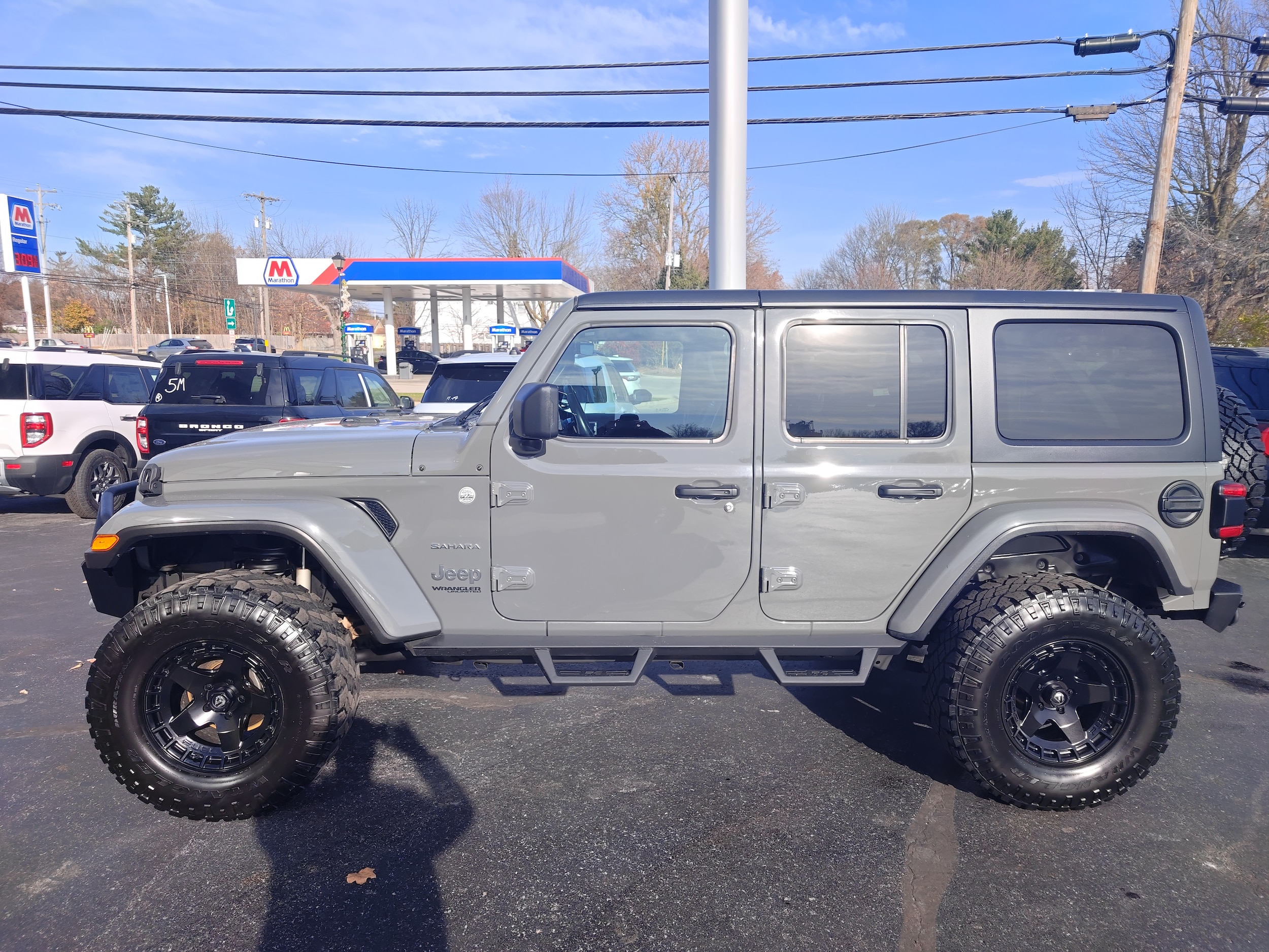 2021 Jeep Wrangler Unlimited Sahara's photo