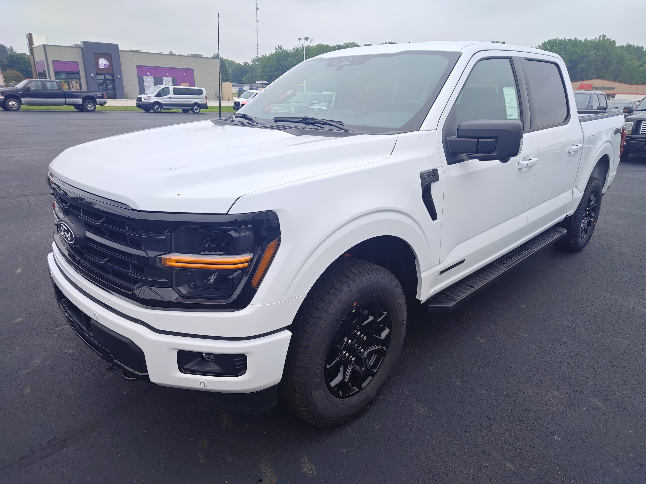 2025 Ford F-150 XLT photo 3