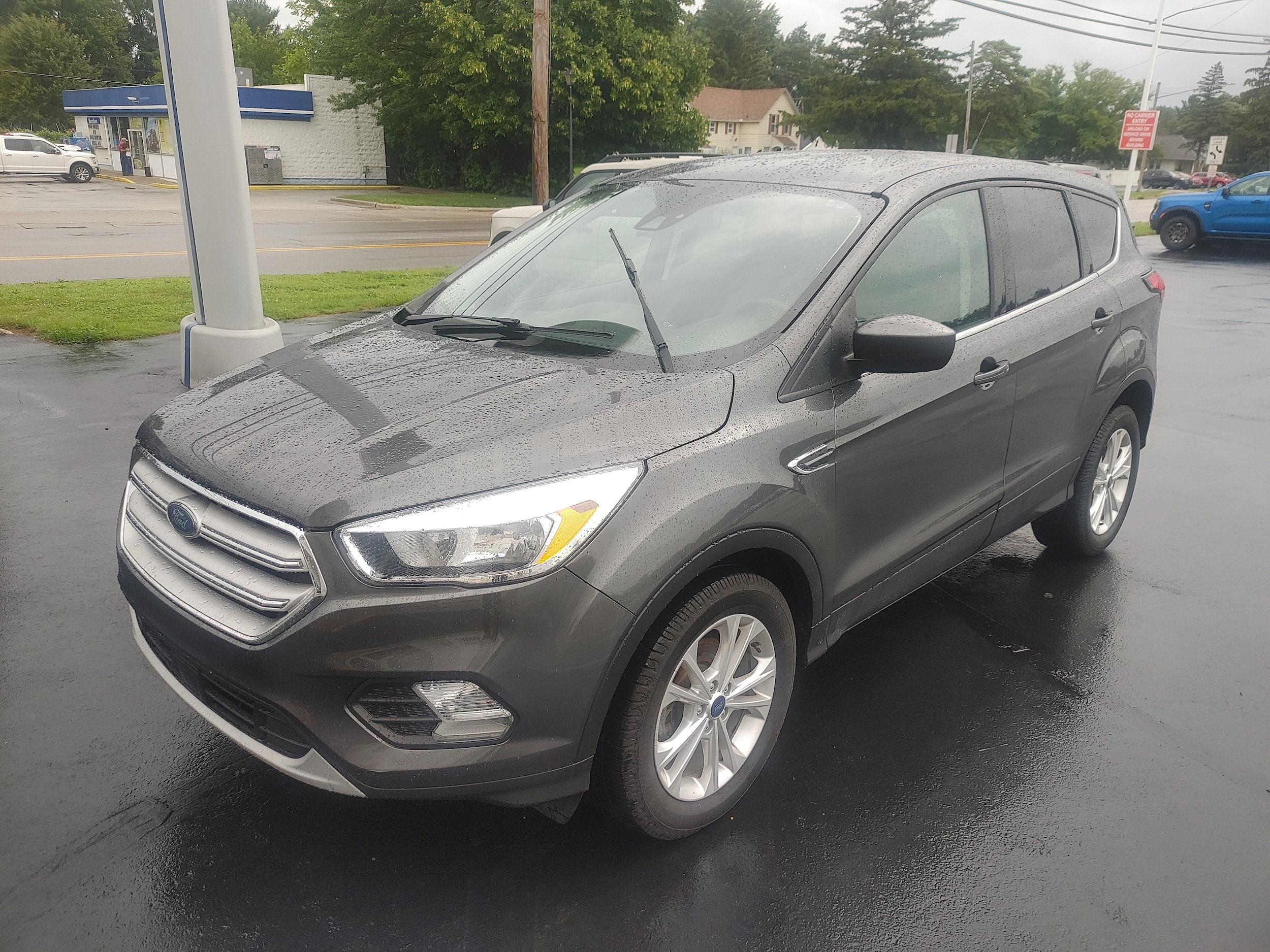 Used 2019 Ford Escape SE with VIN 1FMCU0GD4KUB11393 for sale in Hemlock, MI