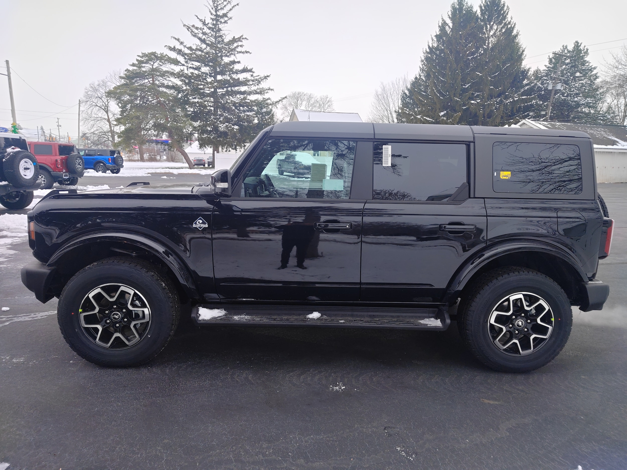 2025 Ford Bronco 4-Door Outer Banks's photo