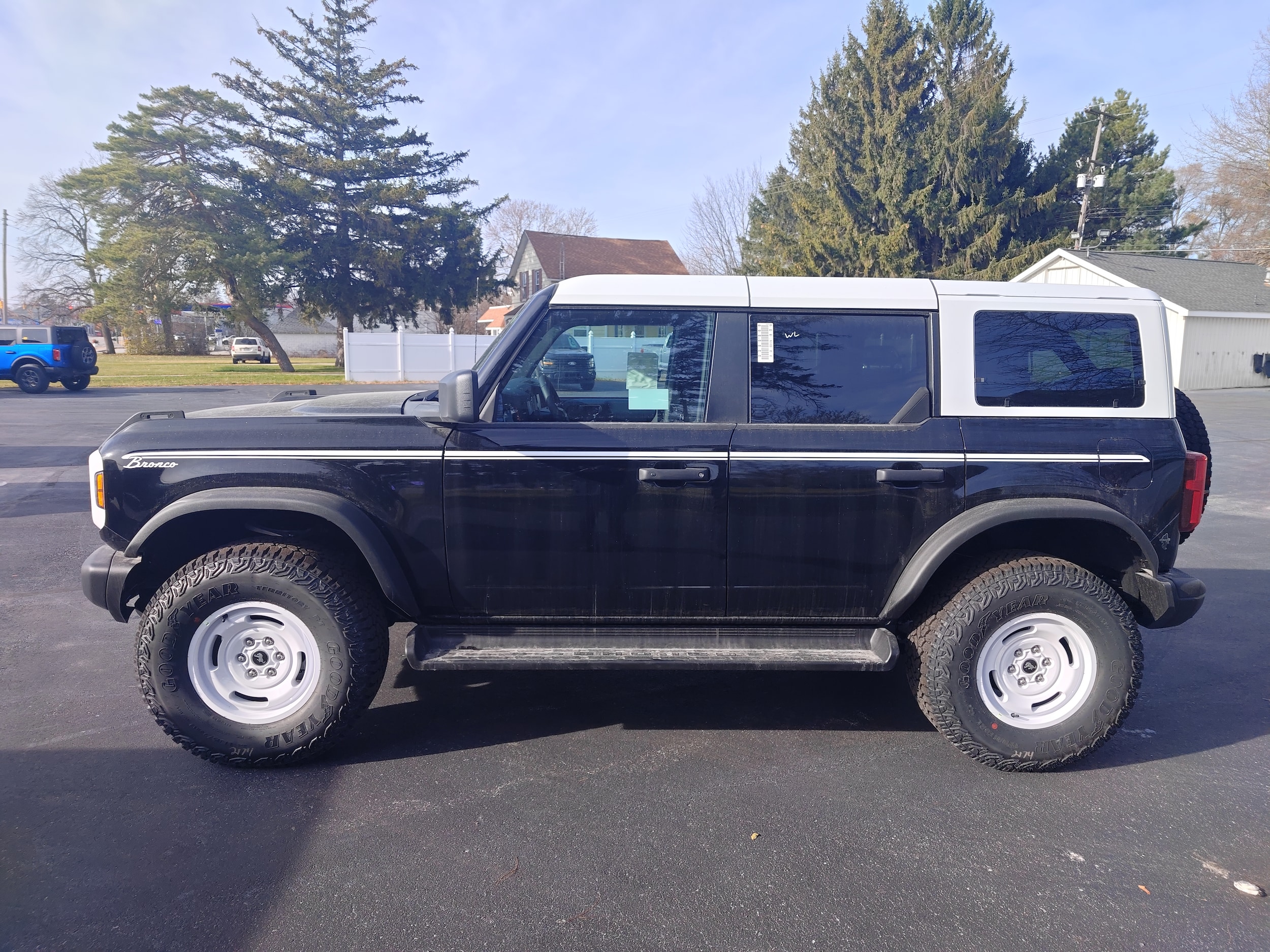 2025 Ford Bronco 4-Door Heritage Editon's photo