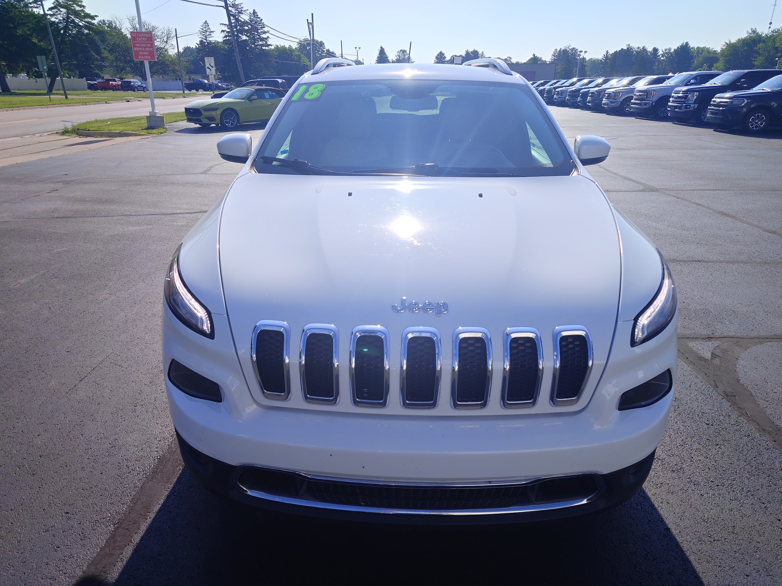 Used 2018 Jeep Cherokee Limited with VIN 1C4PJLDB4JD577584 for sale in Hemlock, MI