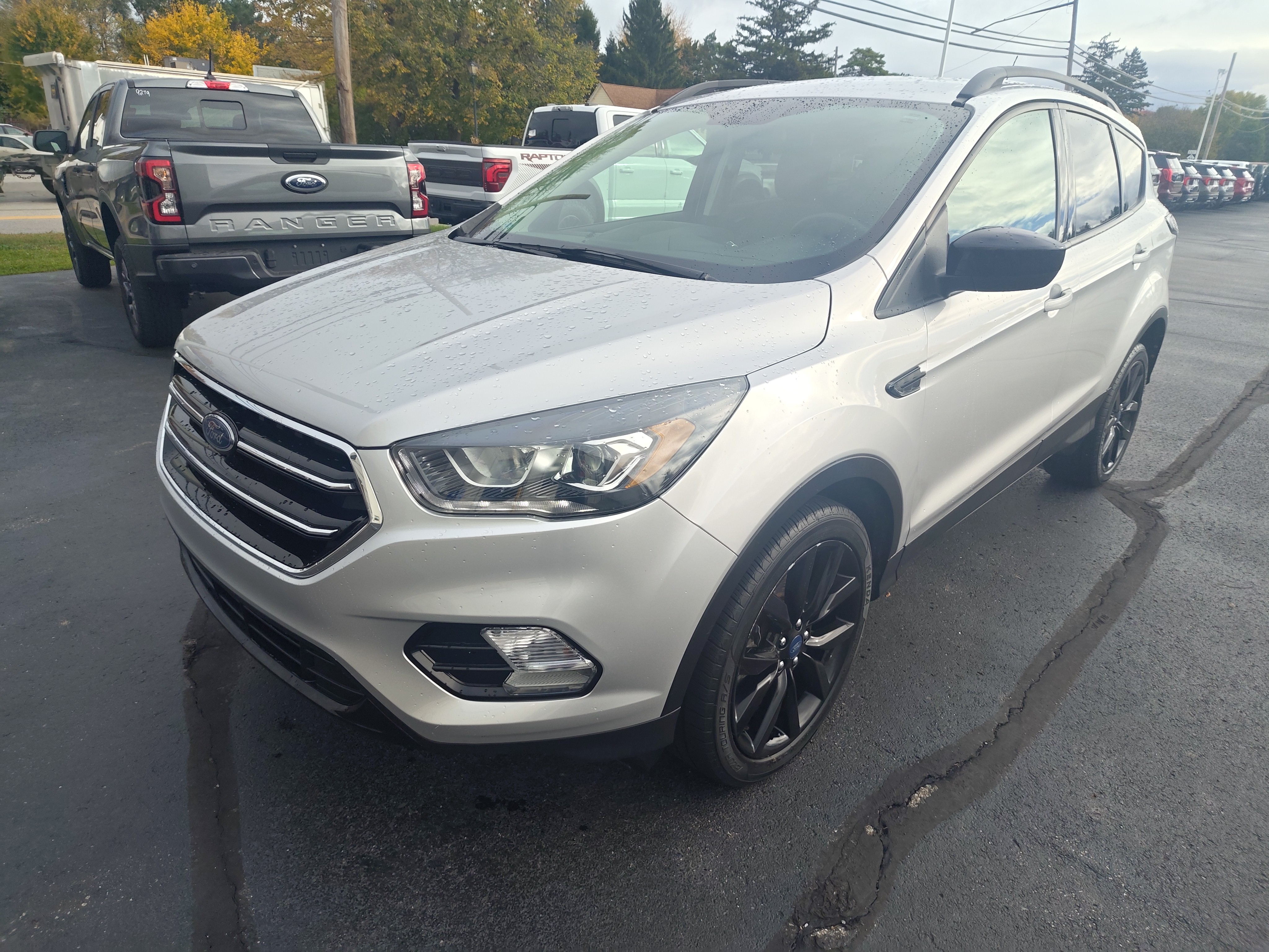 Used 2018 Ford Escape SE with VIN 1FMCU9GD5JUB52330 for sale in Hemlock, MI