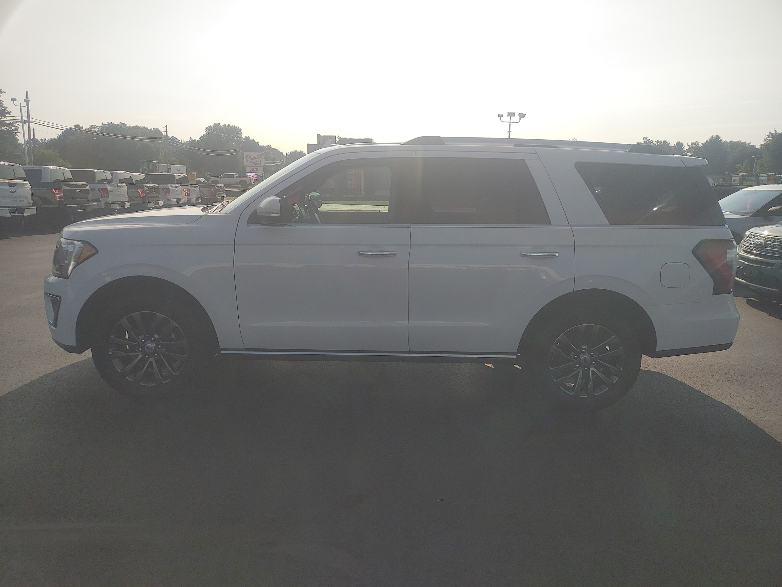 Used 2021 Ford Expedition Limited with VIN 1FMJU2AT5MEA29656 for sale in Hemlock, MI