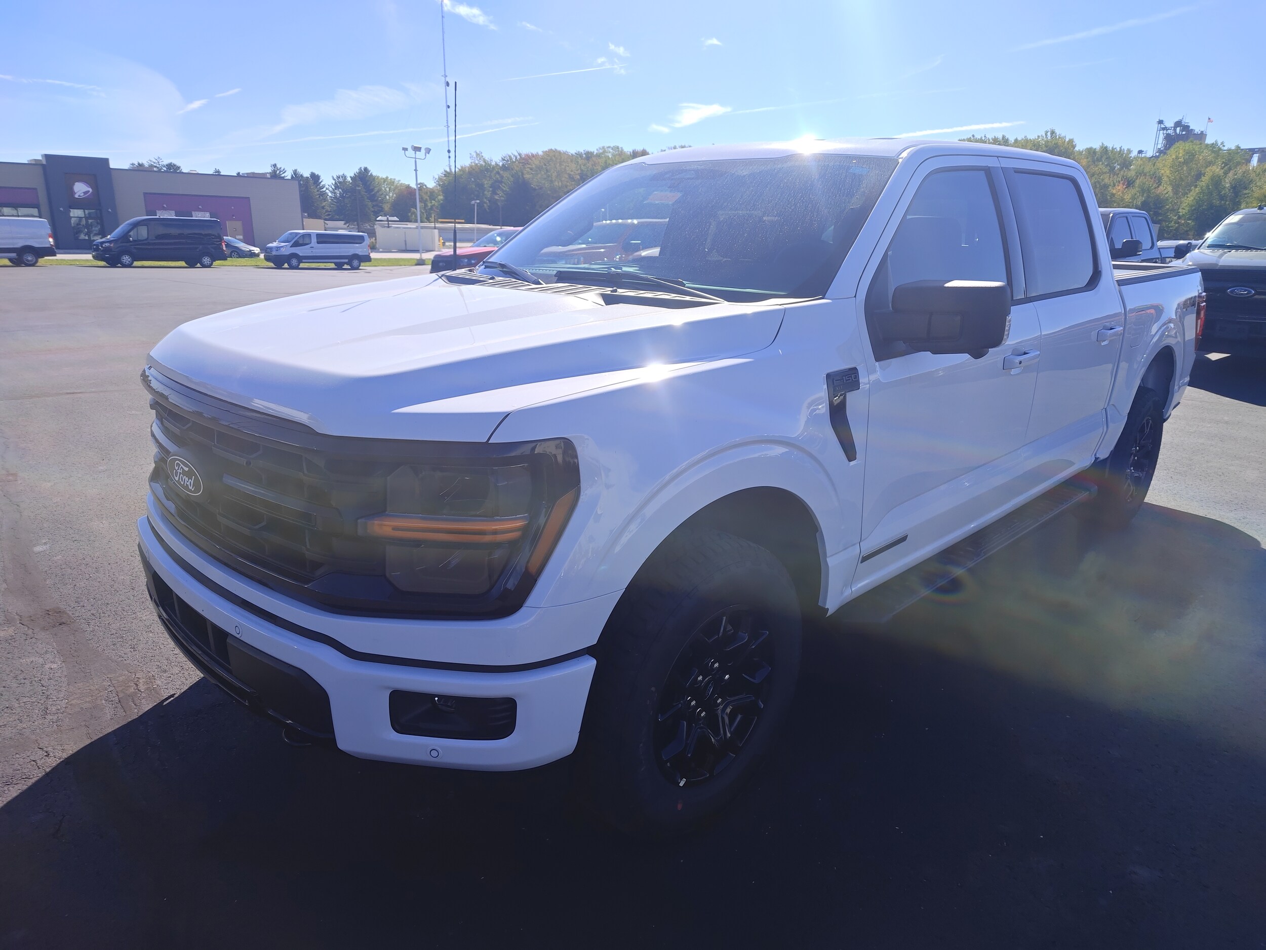 2025 Ford F-150 XLT photo 2