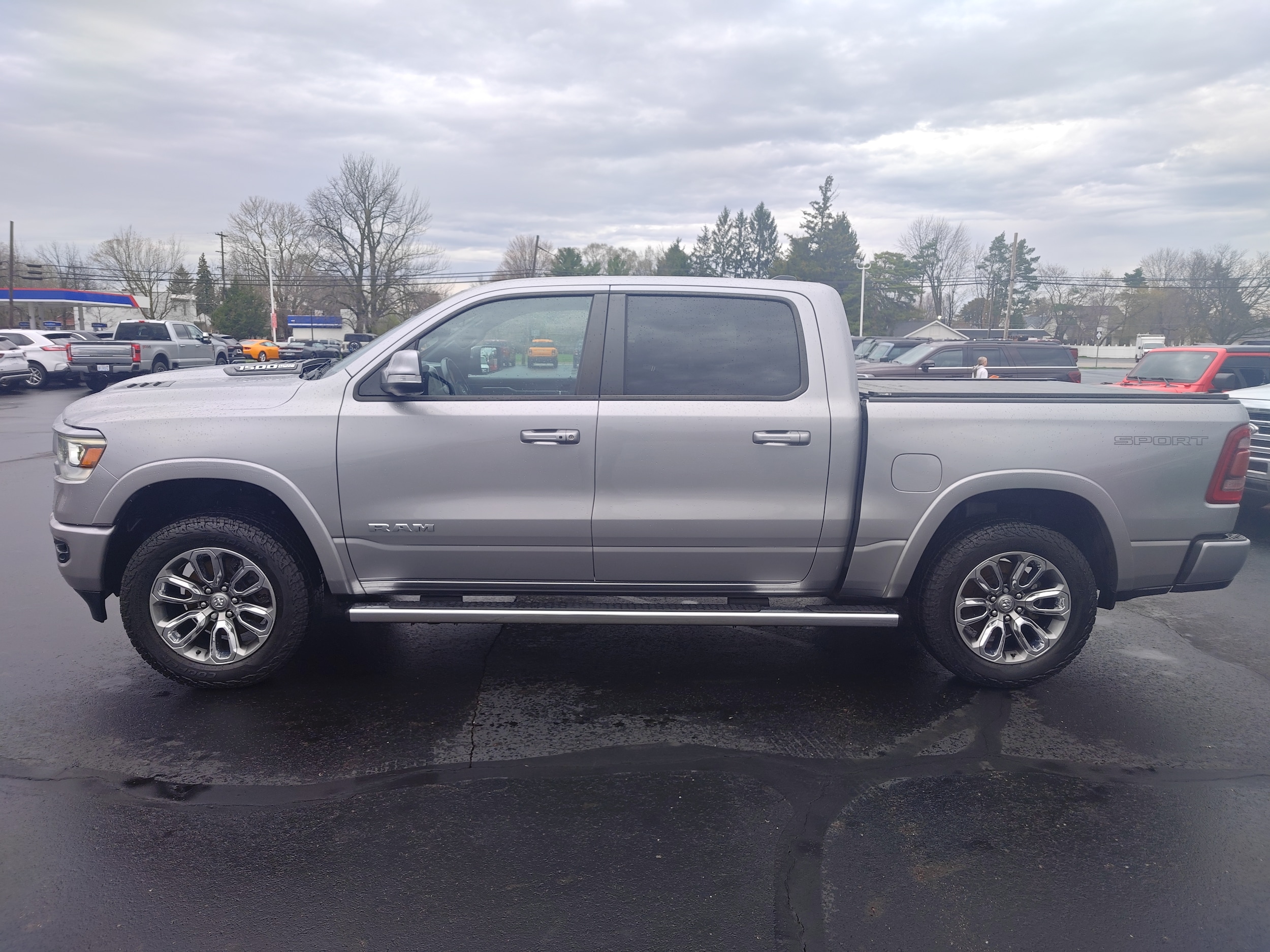 2020 RAM 1500 Laramie 4x4 Crew Cab 5'7's photo