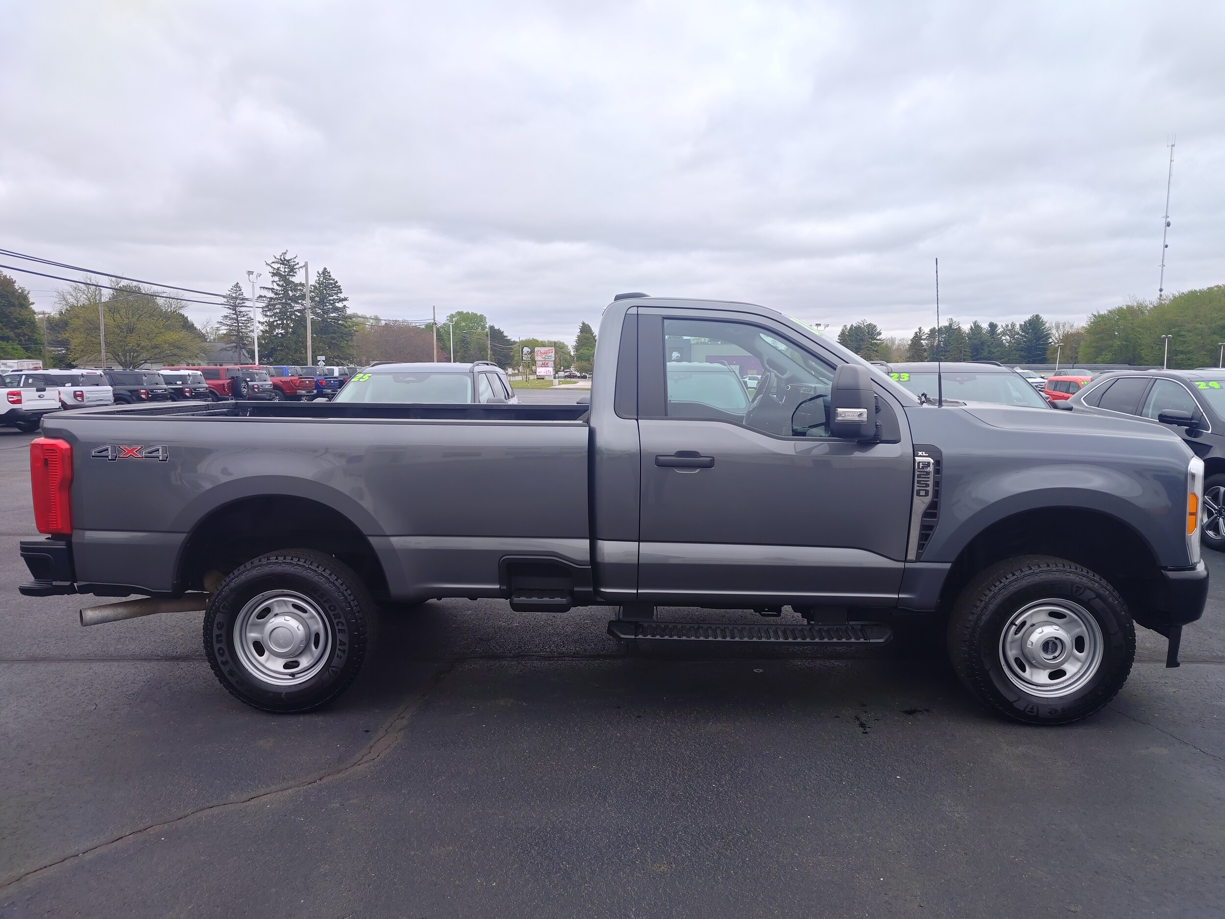2023 Ford F-250 XL 4x4 Regular Cab 8' Box's photo
