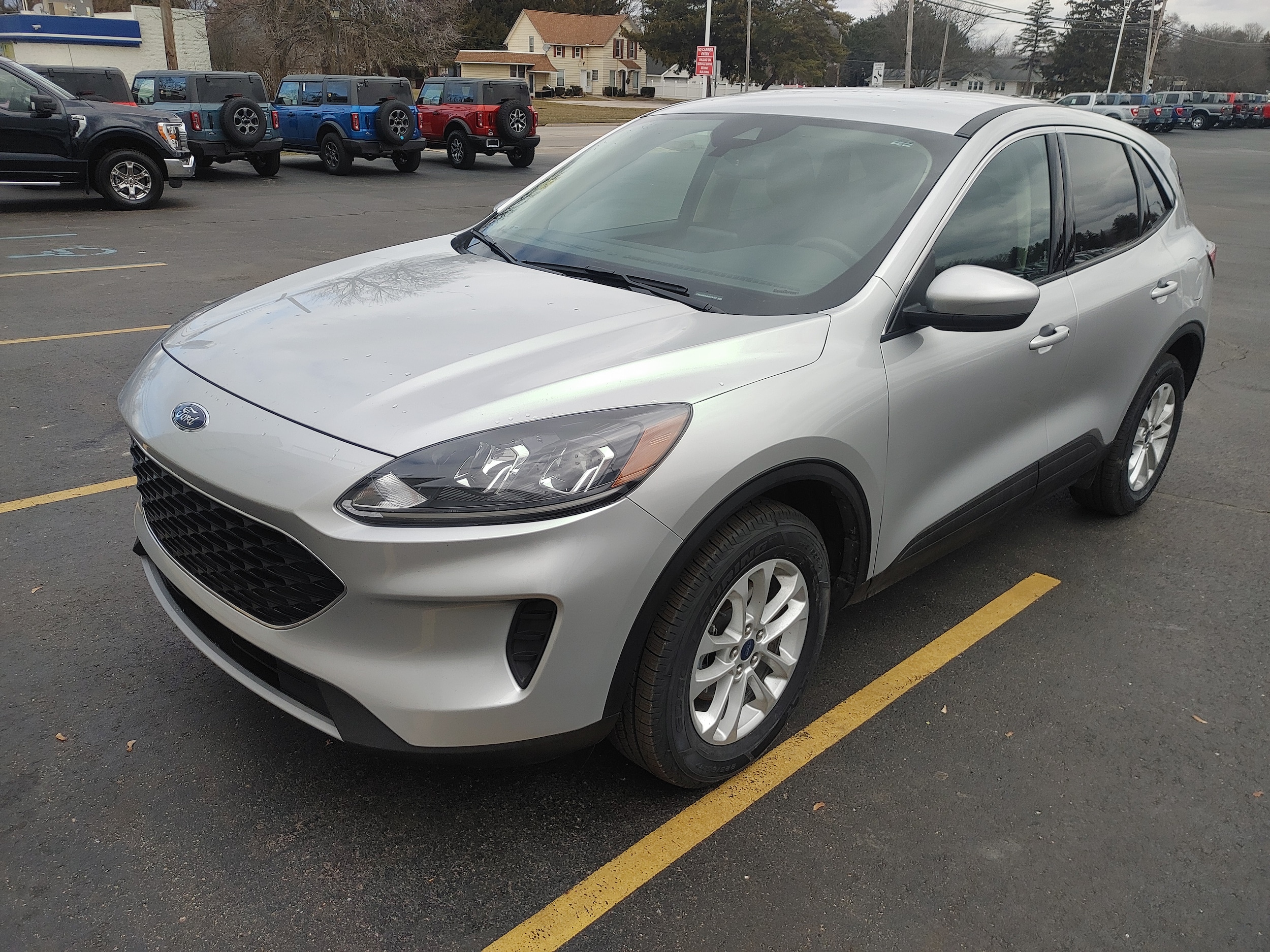 Used 2020 Ford Escape SE with VIN 1FMCU9G64LUC76397 for sale in Hemlock, MI