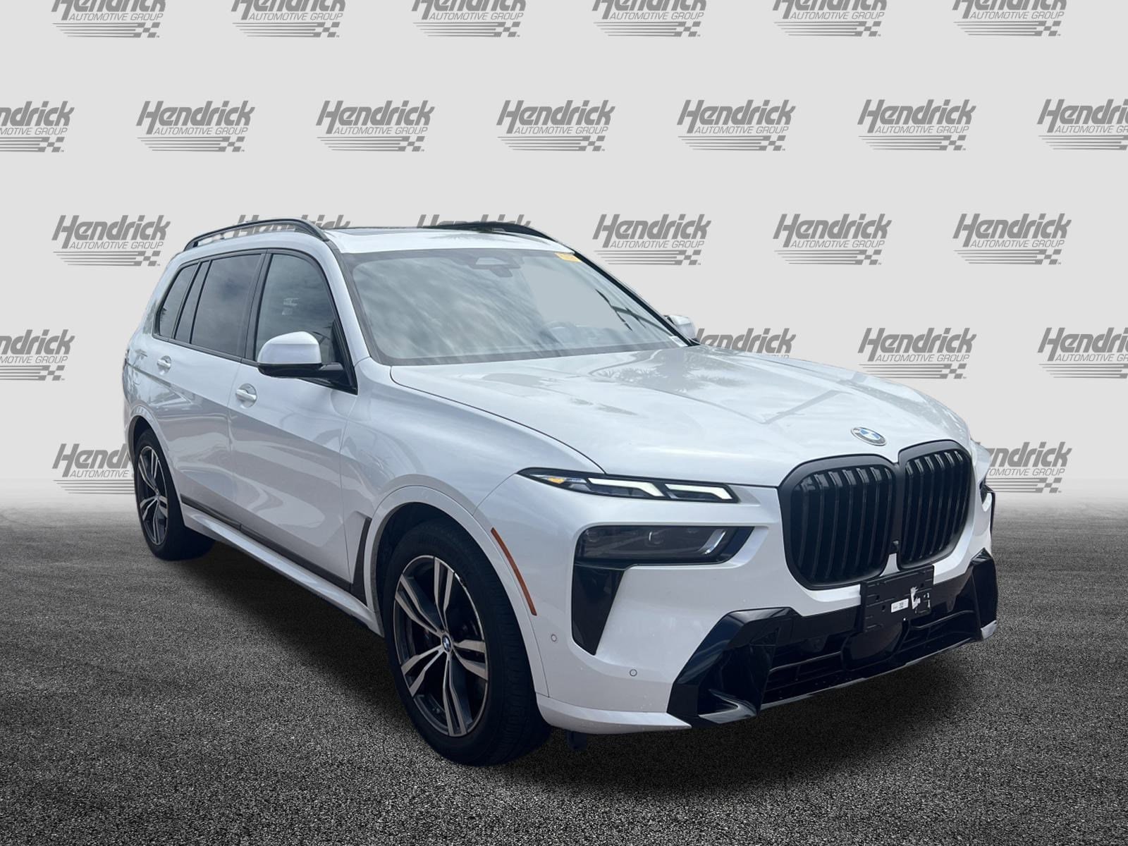 Used 2023 BMW X7 40i with VIN 5UX23EM02P9R87194 for sale in Charleston, SC